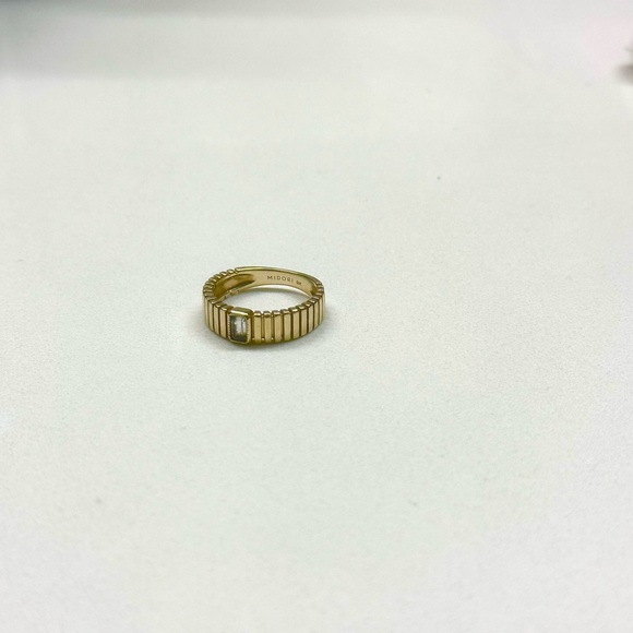 Solid gold ribbed ring ✨. - Picture 5 of 5